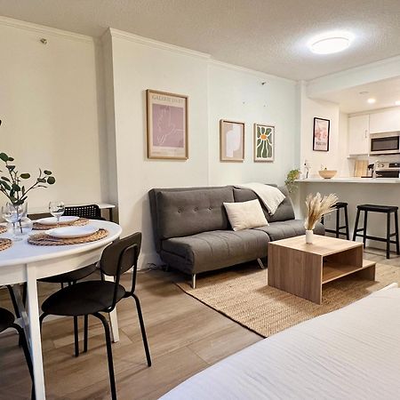 Stunning Skyline Views In A Cozy And Stylish Abode Apartment Vancouver Ngoại thất bức ảnh