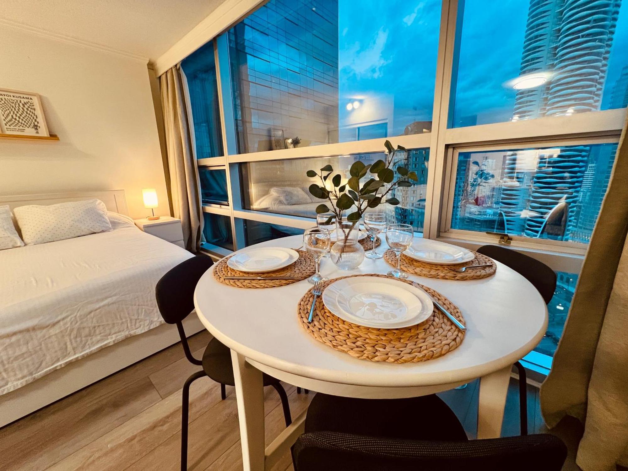 Stunning Skyline Views In A Cozy And Stylish Abode Apartment Vancouver Ngoại thất bức ảnh