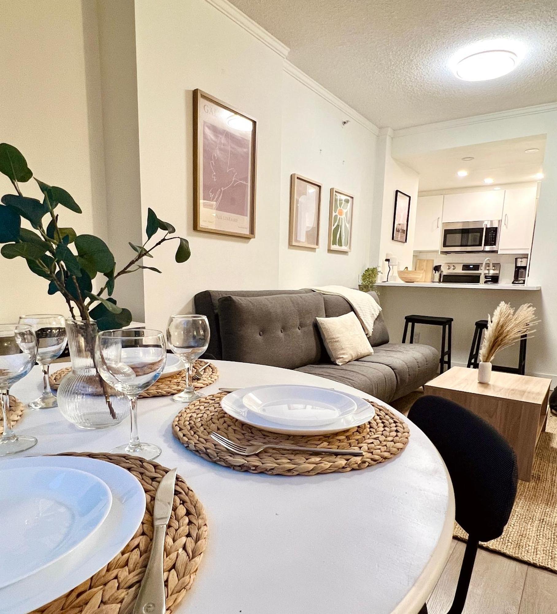 Stunning Skyline Views In A Cozy And Stylish Abode Apartment Vancouver Ngoại thất bức ảnh