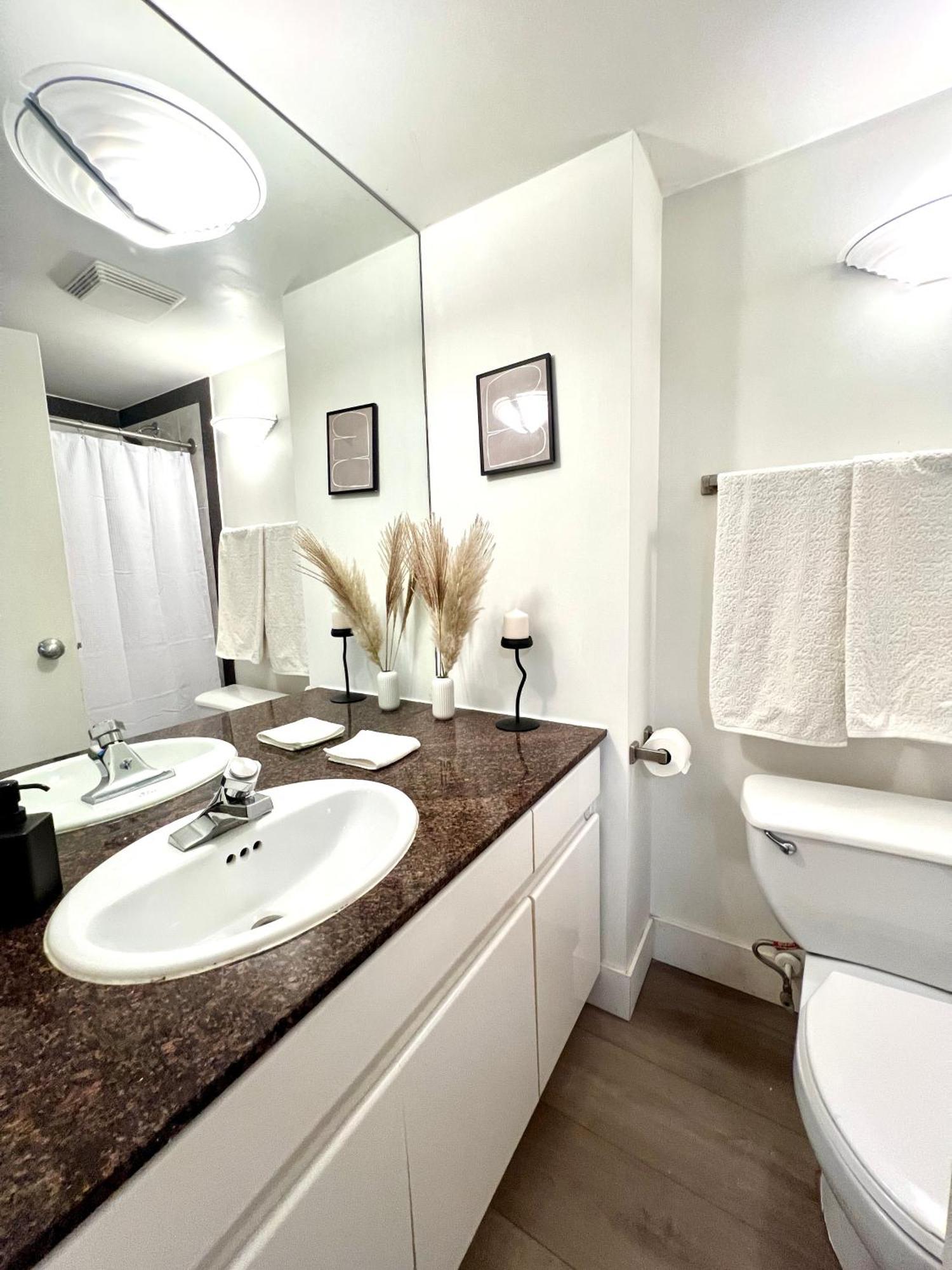 Stunning Skyline Views In A Cozy And Stylish Abode Apartment Vancouver Ngoại thất bức ảnh
