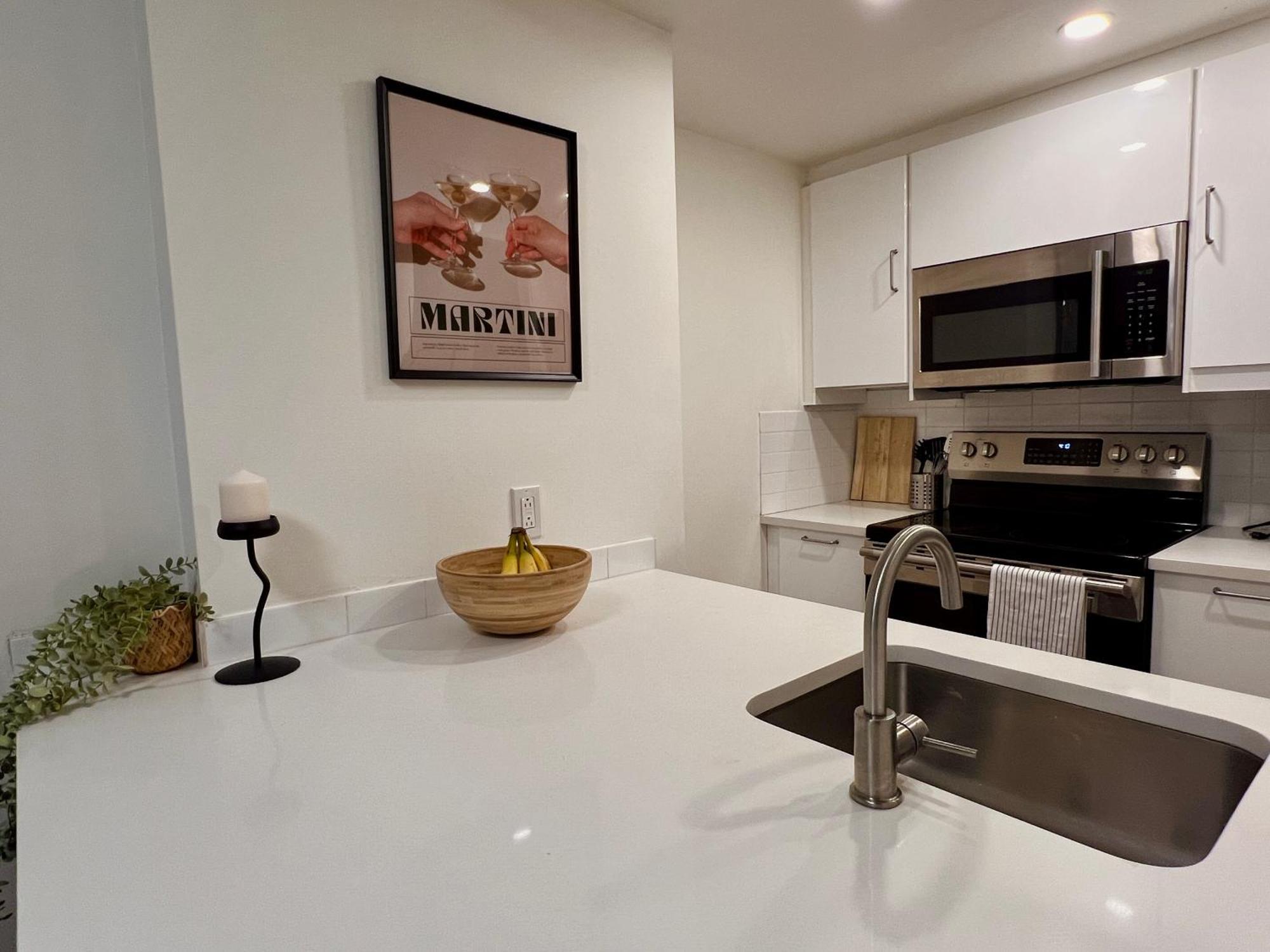 Stunning Skyline Views In A Cozy And Stylish Abode Apartment Vancouver Ngoại thất bức ảnh